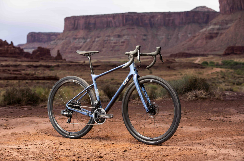 Gravel best sale bike lady